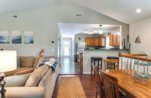 Van Buren County Cabaña | Riverfront Cottage Near Rock Island State Park
