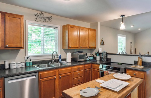 Van Buren County Cabaña | Riverfront Cottage Near Rock Island State Park