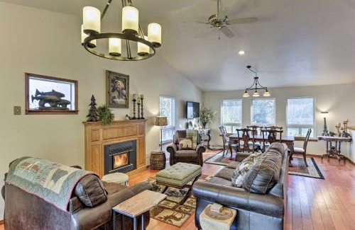 Crescent City Casa | Riverfront Crescent City Home, 8 Mi to Beach!