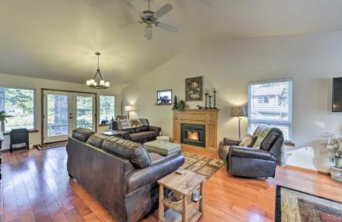 Crescent City Casa | Riverfront Crescent City Home, 8 Mi to Beach!