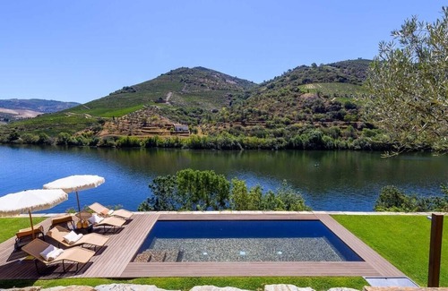 Cotas Villa | Villa de Lujo a Orillas del Río en el Valle del Duero con Piscina y Desayuno