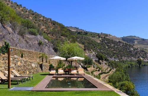 Cotas Villa | Villa de Lujo a Orillas del Río en el Valle del Duero con Piscina y Desayuno