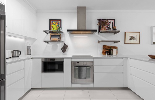 West End Apartamento | Riverfront Excellence! 2Bed/2Bath/2Car ~ West End