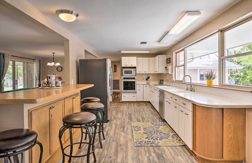 Los Fresnos Casa | Riverfront Family Home: Yard, Orchard, Dock!