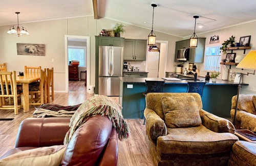 Trail Casa | Riverfront Gem with Big Deck, Fishing & Adventure. Comfy beds, upgraded beauty