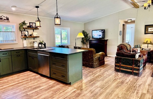 Trail Casa | Riverfront Gem with Big Deck, Fishing & Adventure. Comfy beds, upgraded beauty
