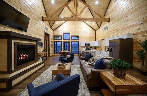 Golden Cabina | New Heated Pool *Riverfront*|GameRoom Kayak Tube