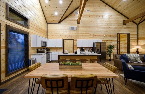 Golden Cabina | New Heated Pool *Riverfront*|GameRoom Kayak Tube