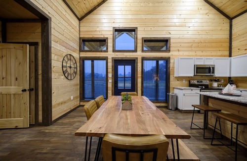 Golden Cabina | New Heated Pool *Riverfront*|GameRoom Kayak Tube