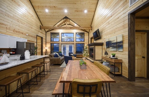 Golden Cabina | New Heated Pool *Riverfront*|GameRoom Kayak Tube