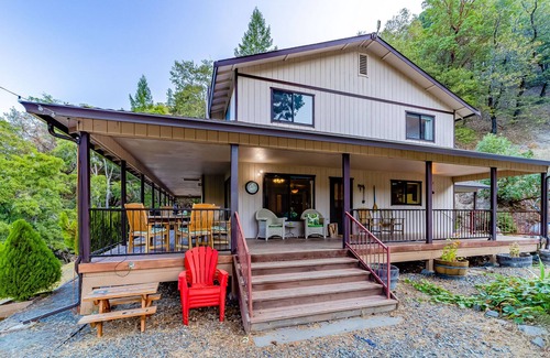 Salyer Casa | Riverfront home on 5 acres with huge porch, woodstove, & pool table - dogs OK
