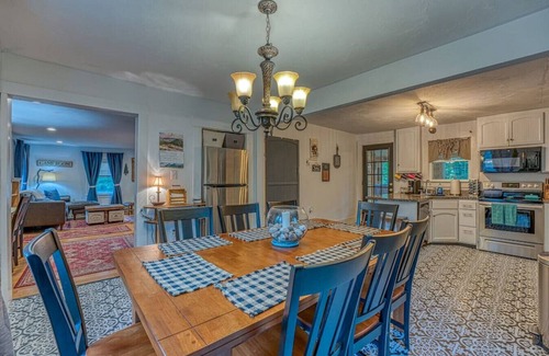 North Woodstock Casa | Riverfront House w/ Rooftop Deck! Dog Friendly!