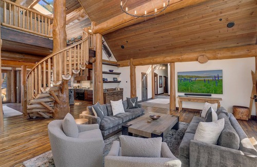 Olympic Valley Casa | Impresionante Log Timber Lodge con entorno privado en el r����������������o Truckee
