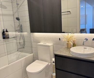Eagle Farm Apartamento | Riverfront Luxe 2Bed Pool Parking