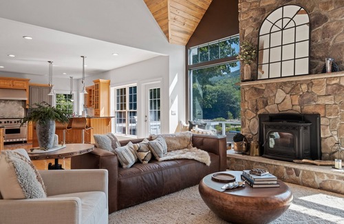 North Woodstock Casa | 🏡✨ Luxury Riverfront Retreat | Hot Tub, Game Room & Pet-Friendly! 🐾🎮
