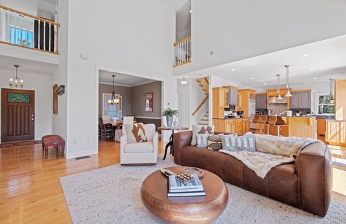 North Woodstock Casa | 🏡✨ Luxury Riverfront Retreat | Hot Tub, Game Room & Pet-Friendly! 🐾🎮