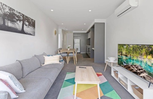 Abbotsford Apartamento | Riverfront Luxury & Resort Style Amenities