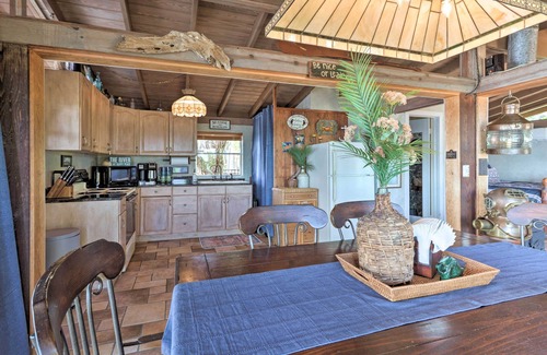 Tropic Apartamento | Riverfront Merritt Island Bungalow w/ Dock & Deck
