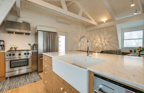 Whitehall Casa | Riverfront Montana Retreat - Deck, Fire Pit & Pond
