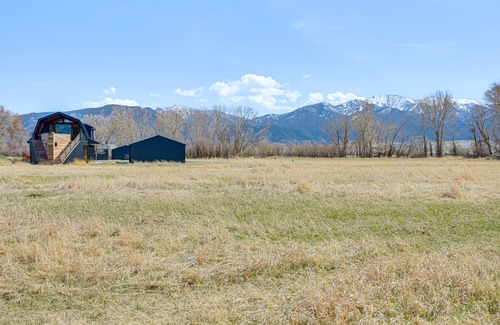 Whitehall Casa | Riverfront Montana Retreat - Deck, Fire Pit & Pond
