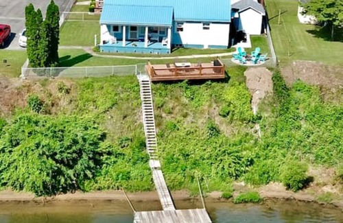 Mount Carbon Cabaña | Riverfront-NO CLEANING FEE -3BR-NRG-Deck-Dock-Hike-Firepit-Pets-OK-Boat-Kayak