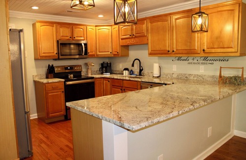 Walland Cabina | Riverfront Retreat! 2 bdrm/2 bath with direct river access - Newly remodeled!!