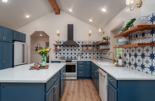 Mount Hood Village Casa | Riverfront Retreat - Sauna, HotTub, Game Rm, Pets
