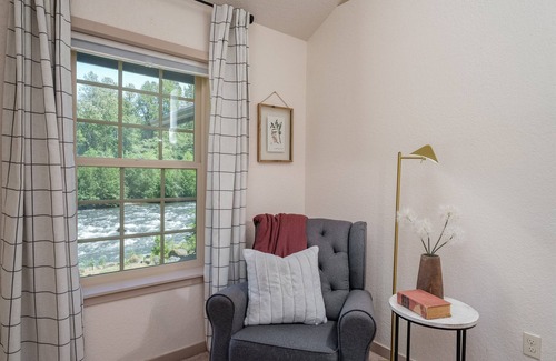 Mount Hood Village Casa | Riverfront Retreat - Sauna, HotTub, Game Rm, Pets