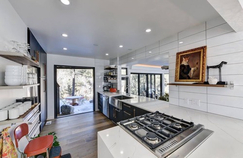 Buena Vista Casa | Riverfront Retreat w/ Mountain Views