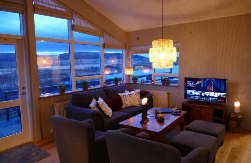 Selfoss Casa | Riverfront romantic Asgardur vacation home of comfort