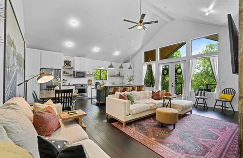 Ingram Casa | *Riverfront* The Nest @ Haven on the Loop