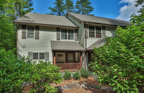 Cashiers Casa | Walk to Skiing & Amenities - Riverfront Townhome Sleeps 10