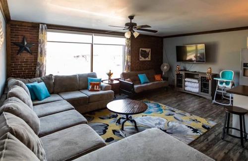 Ohiopyle Casa | Riverfront Trailside Hotel Minutes to Fallingwater 3Bdrm/2 Bath Suite