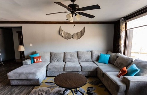 Ohiopyle Casa | Riverfront Trailside Hotel Minutes to Fallingwater 3Bdrm/2 Bath Suite