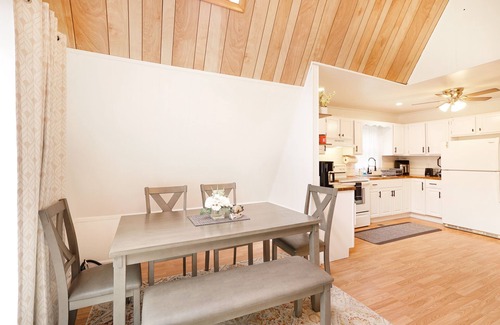 Fishers Hill Cabina | Riverfront🏕A-Frame/HOT TUB/Fire Pit! FAST Wifi