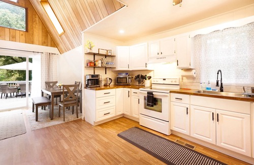 Fishers Hill Cabina | Riverfront🏕A-Frame/HOT TUB/Fire Pit! FAST Wifi