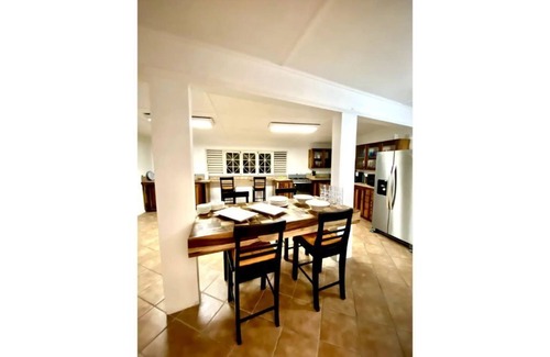 Kingston Villa | Riverhouse Villa 6Bed 5Bath/Pool