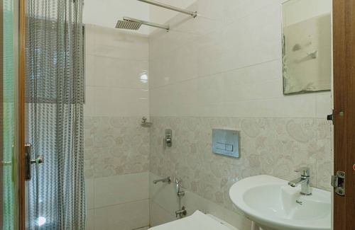 Nedumudy Complejo | Riveria Adventures Waterfront Resorts with modern comfort & paddy-view stays