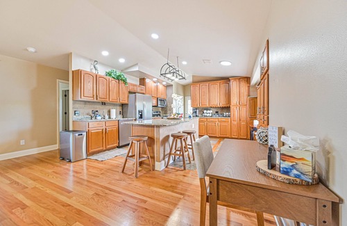 Biggar Casa | Rivers Edge Oasis, Our Secluded Paradise-Sleep 21+ "NEW LISTING"