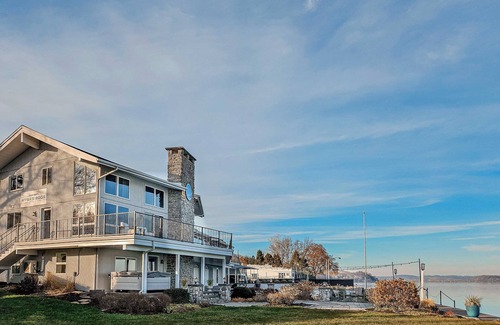 Wrightsville Casa | Rivers Edge Unique Kids Playroom + Stunning Water Views + Hot Tub