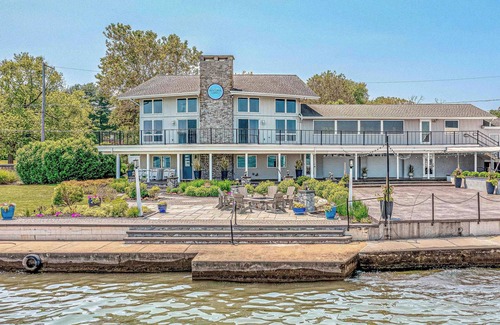 Wrightsville Casa | Rivers Edge Unique Kids Playroom + Stunning Water Views + Hot Tub