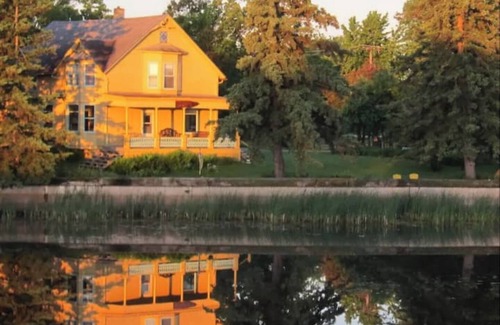 Warroad Casa | Rivers Edge Victorian Inn