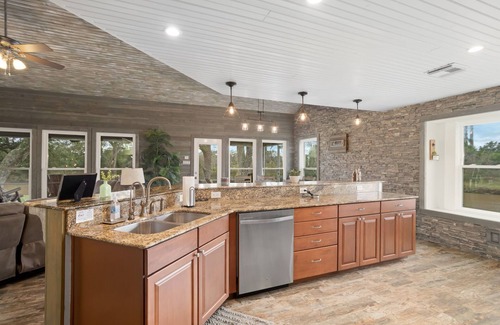 Wild Peach Village Casa | Riversbend Retreat on the San Bernard River