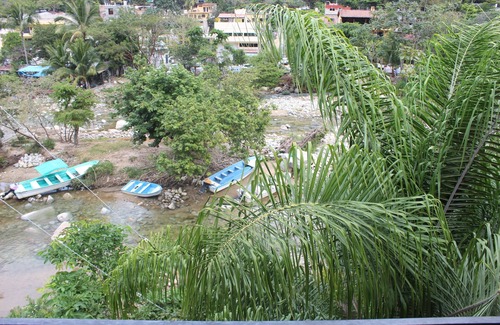 Boca de Tomatlan Condominio | Riverside apartment minutes away from the Beach