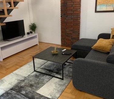 City Center Apartamento | Riverside apartment with private parking