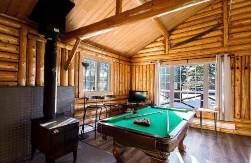 Saint-Raymond Chalet De Esquí | Riverside Cabin, Fishing, and Relaxation