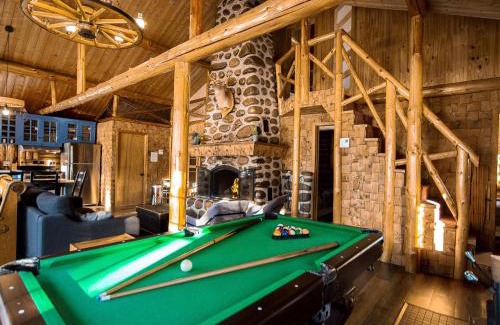 Saint-Raymond Chalet De Esquí | Riverside Cabin, Fishing, and Relaxation