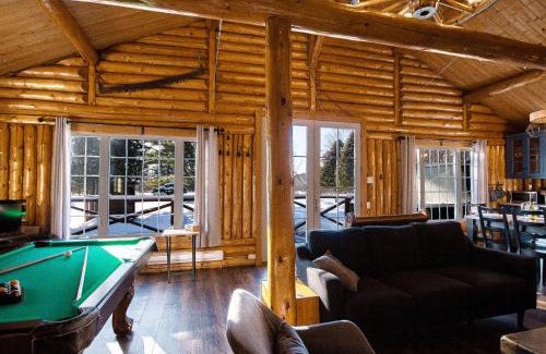 Saint-Raymond Chalet De Esquí | Riverside Cabin, Fishing, and Relaxation