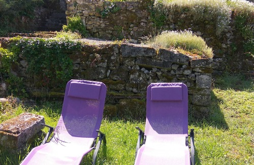 Gout-Rossignol Casa | Riverside cottage, traditional style