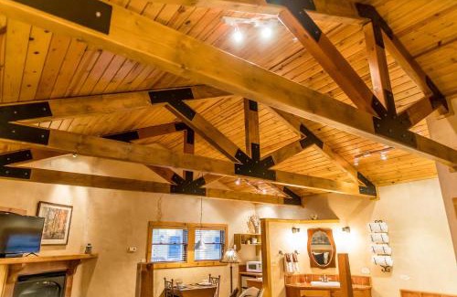 Ruidoso Casa | Riverside Cottage #26